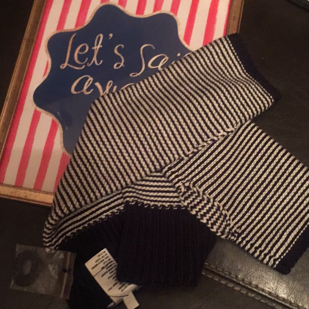 Crown & Ivy Striped Hand Mittens